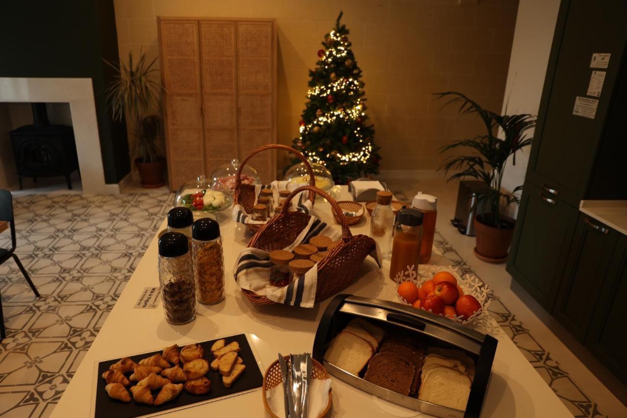 The Carob Tree Bed & Breakfast Виктория Екстериор снимка