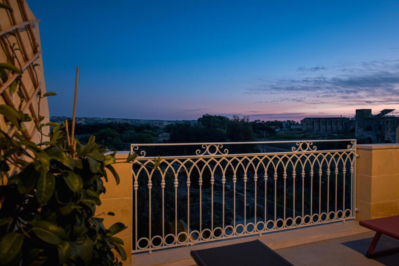 The Carob Tree Bed & Breakfast Виктория Екстериор снимка