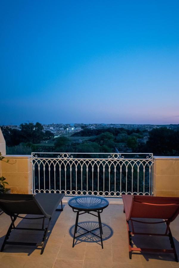 The Carob Tree Bed & Breakfast Виктория Екстериор снимка